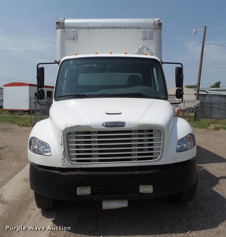 image for item L1506 2005 Freightliner Business Class M2 box truck