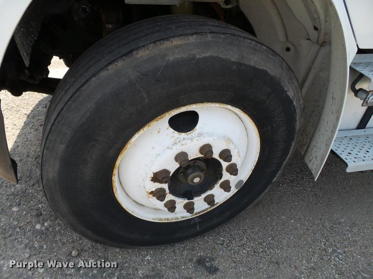 image for item L1506 2005 Freightliner Business Class M2 box truck