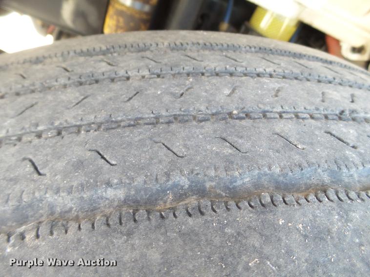 image for item L1506 2005 Freightliner Business Class M2 box truck