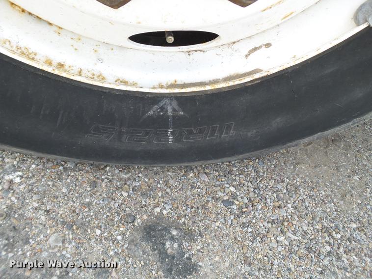 image for item L1506 2005 Freightliner Business Class M2 box truck