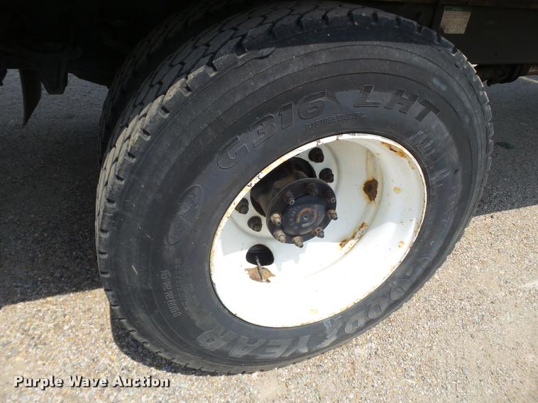 image for item L1506 2005 Freightliner Business Class M2 box truck