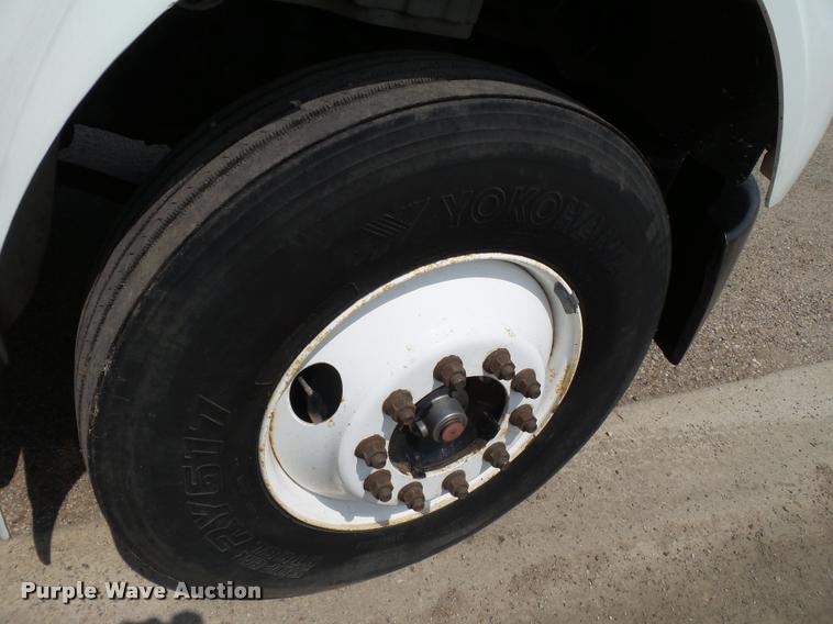 image for item L1506 2005 Freightliner Business Class M2 box truck