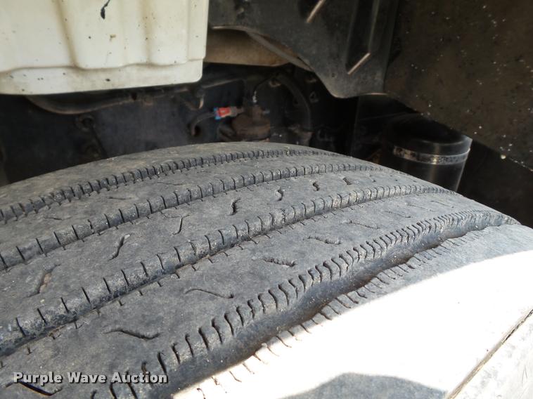 image for item L1506 2005 Freightliner Business Class M2 box truck