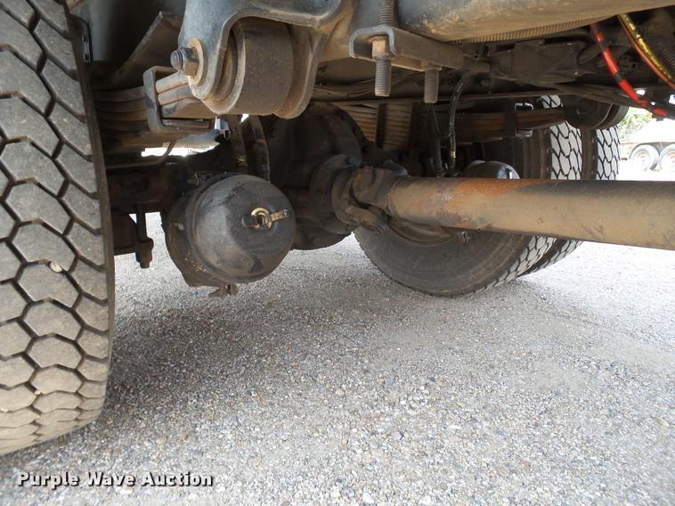 image for item L1506 2005 Freightliner Business Class M2 box truck