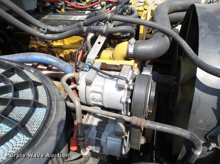 image for item L1506 2005 Freightliner Business Class M2 box truck