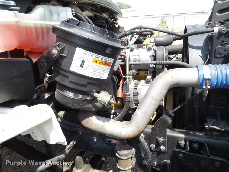 image for item L1506 2005 Freightliner Business Class M2 box truck