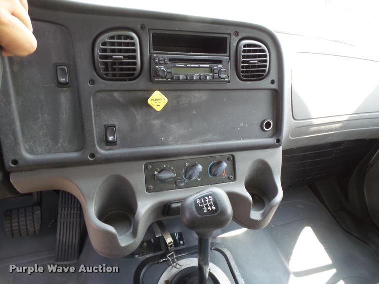 image for item L1506 2005 Freightliner Business Class M2 box truck