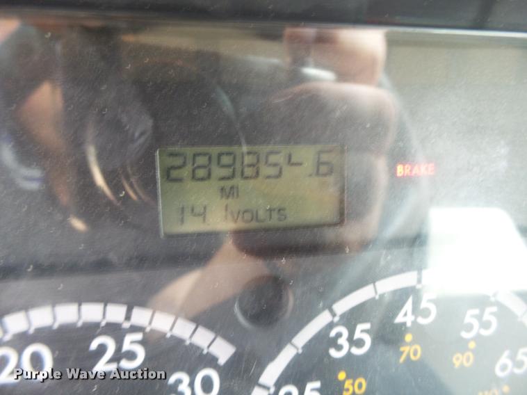 image for item L1506 2005 Freightliner Business Class M2 box truck