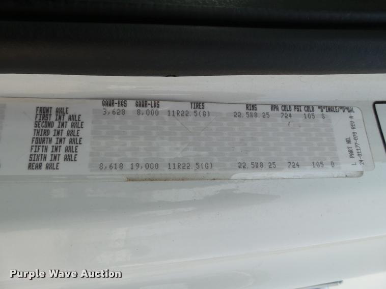 image for item L1506 2005 Freightliner Business Class M2 box truck