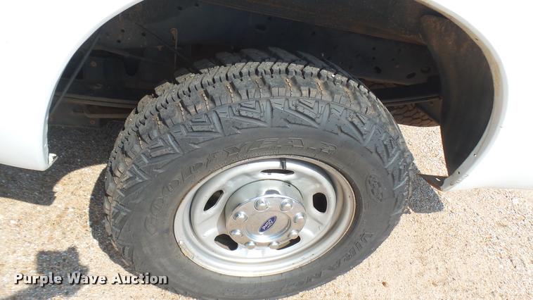 image for item L2302 2012 Ford F250 Super Duty Crew Cab pickup truck