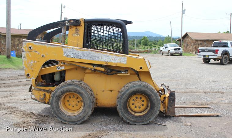 image for item L3211 2008 John Deere 332 skid steer