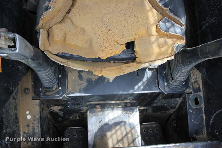 image for item L3211 2008 John Deere 332 skid steer