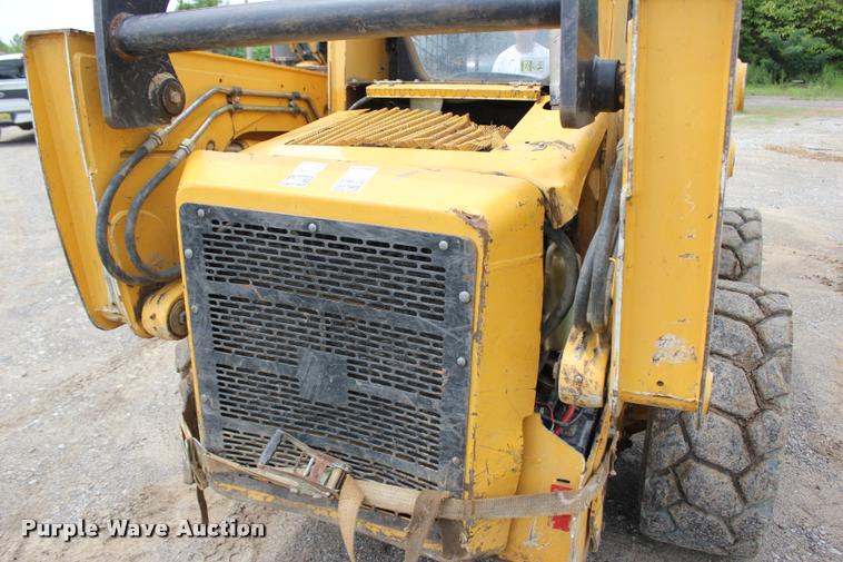 image for item L3211 2008 John Deere 332 skid steer
