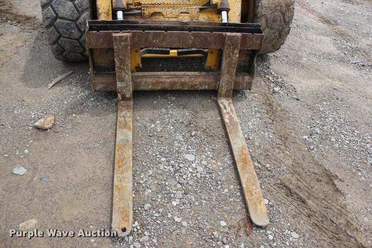 image for item L3211 2008 John Deere 332 skid steer