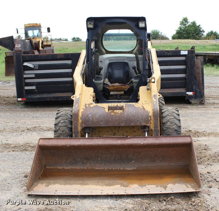 image for item L3213 2010 Caterpillar 272C skid steer
