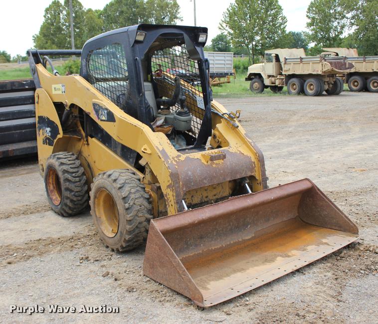 image for item L3213 2010 Caterpillar 272C skid steer