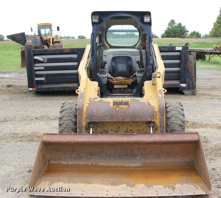 image for item L3213 2010 Caterpillar 272C skid steer