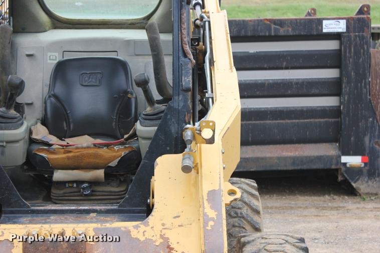 image for item L3213 2010 Caterpillar 272C skid steer