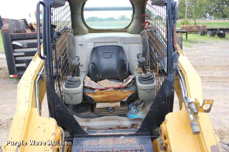 image for item L3213 2010 Caterpillar 272C skid steer