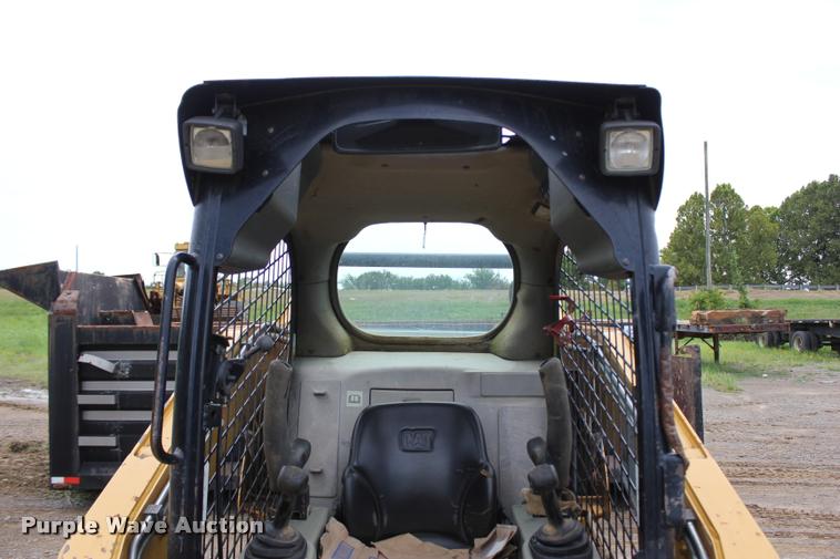 image for item L3213 2010 Caterpillar 272C skid steer