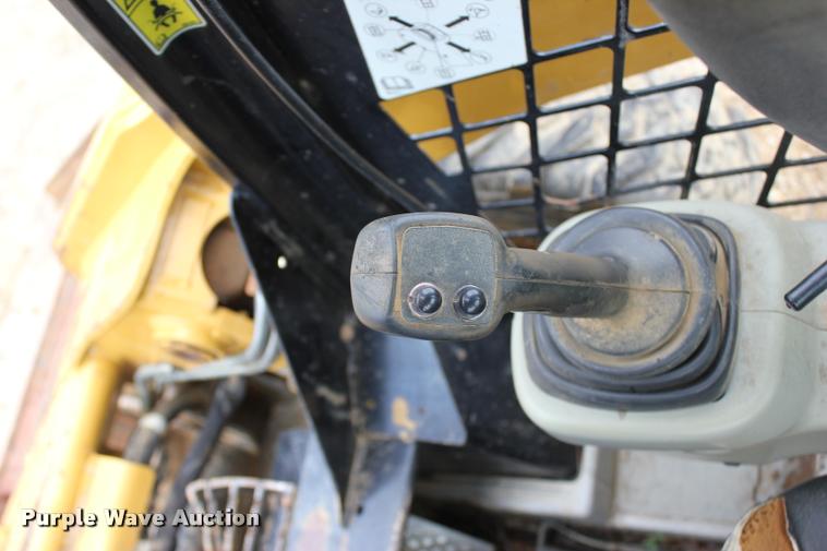 image for item L3213 2010 Caterpillar 272C skid steer