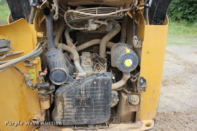 image for item L3213 2010 Caterpillar 272C skid steer