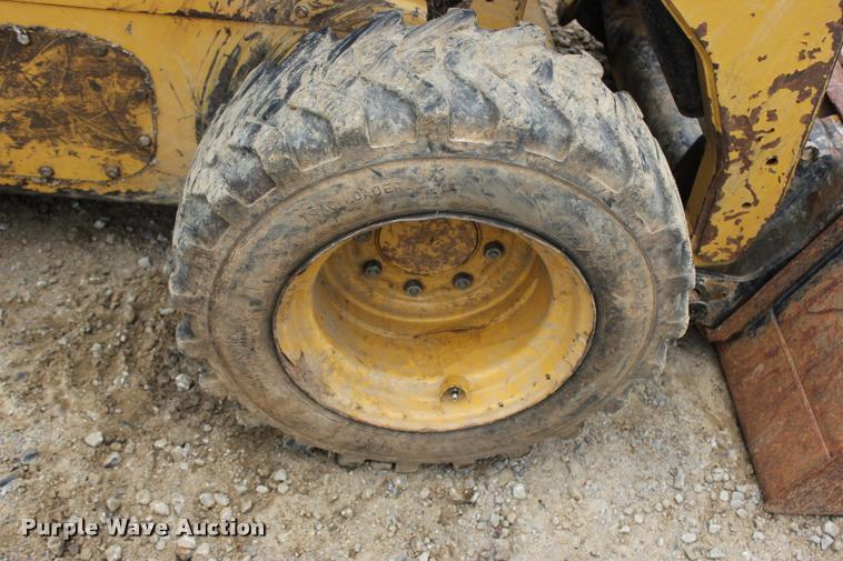 image for item L3213 2010 Caterpillar 272C skid steer