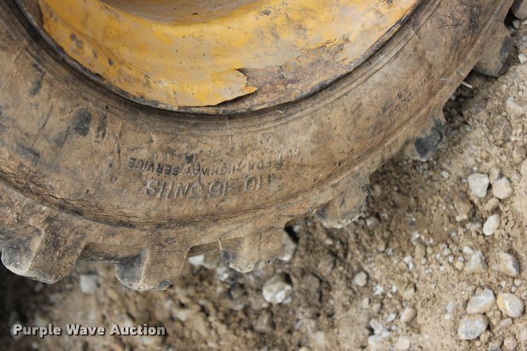 image for item L3213 2010 Caterpillar 272C skid steer