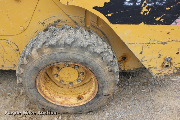 image for item L3213 2010 Caterpillar 272C skid steer
