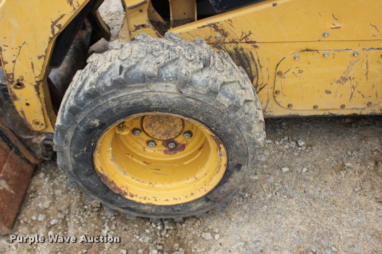 image for item L3213 2010 Caterpillar 272C skid steer