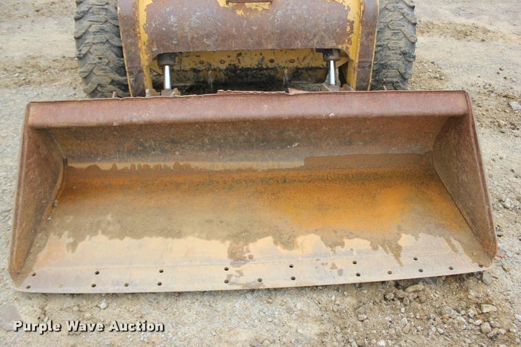 image for item L3213 2010 Caterpillar 272C skid steer