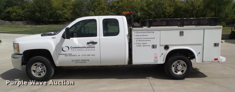 image for item L5632 2008 Chevrolet Silverado K2500HD Ext. Cab utility bed pickup truck