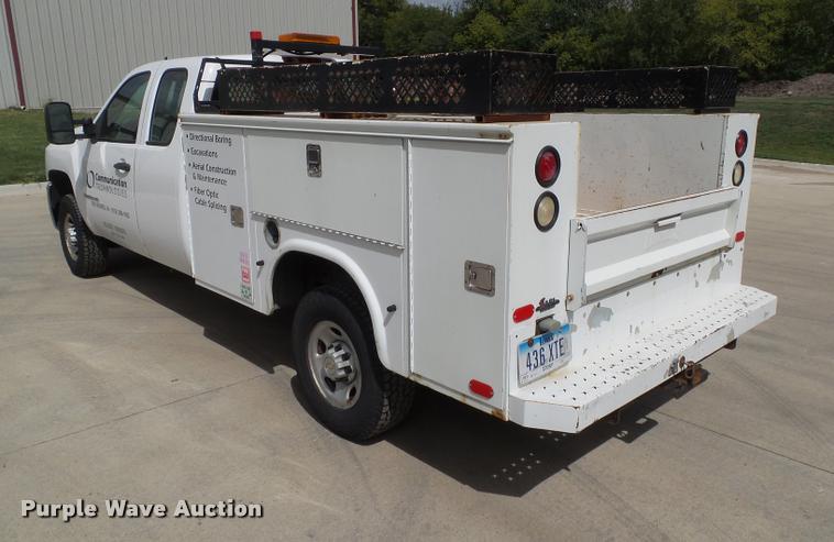 image for item L5632 2008 Chevrolet Silverado K2500HD Ext. Cab utility bed pickup truck