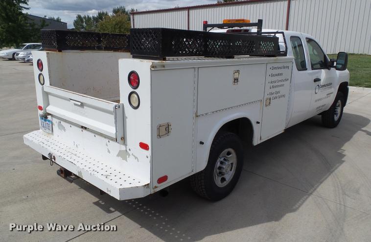 image for item L5632 2008 Chevrolet Silverado K2500HD Ext. Cab utility bed pickup truck
