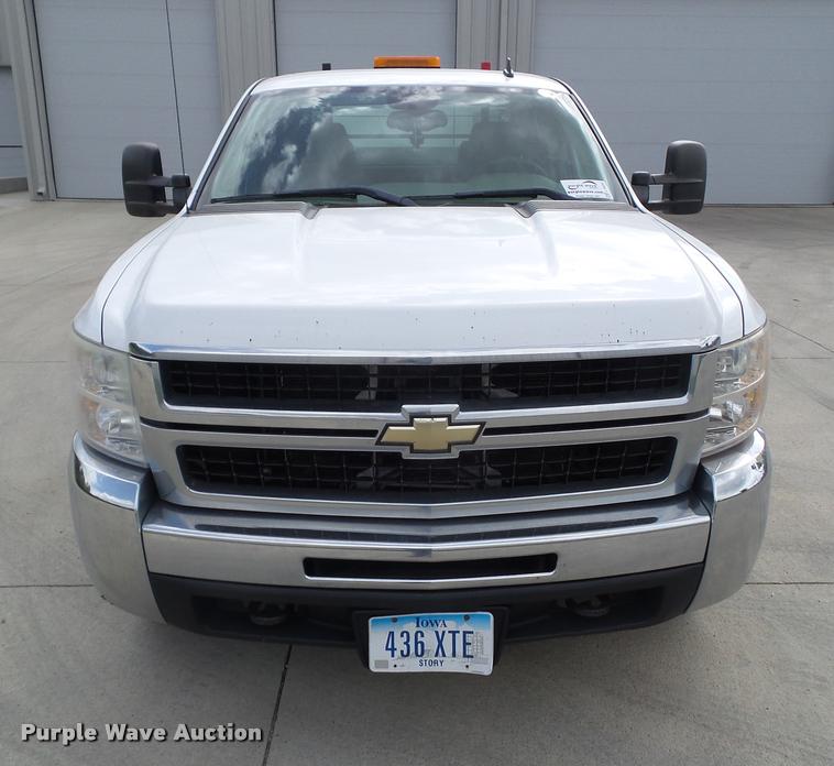 image for item L5632 2008 Chevrolet Silverado K2500HD Ext. Cab utility bed pickup truck