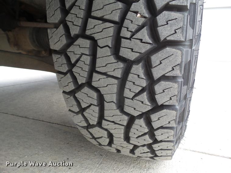 image for item L5632 2008 Chevrolet Silverado K2500HD Ext. Cab utility bed pickup truck