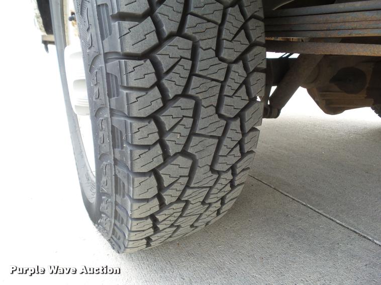 image for item L5632 2008 Chevrolet Silverado K2500HD Ext. Cab utility bed pickup truck