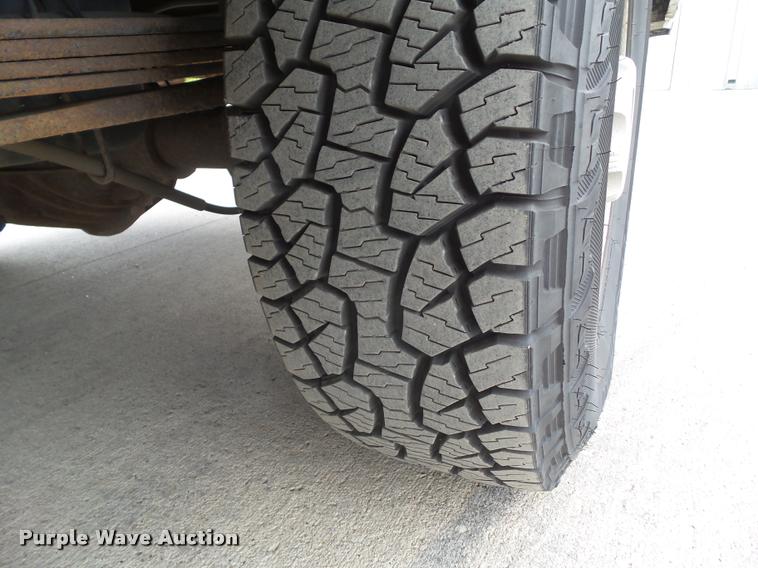 image for item L5632 2008 Chevrolet Silverado K2500HD Ext. Cab utility bed pickup truck