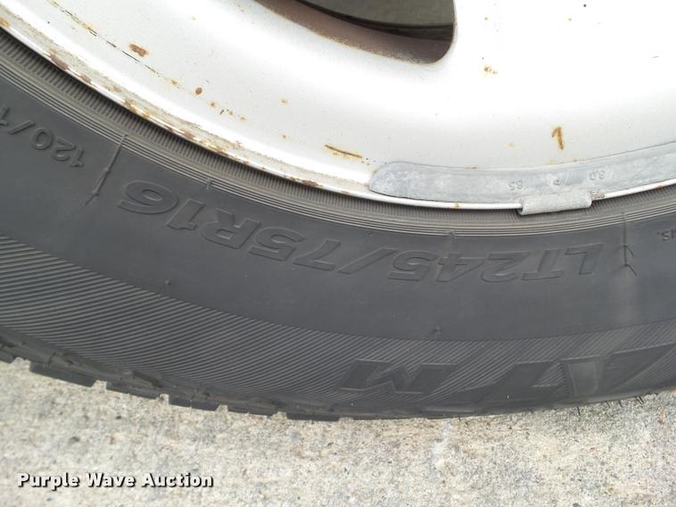 image for item L5632 2008 Chevrolet Silverado K2500HD Ext. Cab utility bed pickup truck