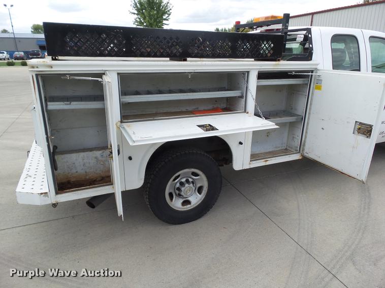 image for item L5632 2008 Chevrolet Silverado K2500HD Ext. Cab utility bed pickup truck
