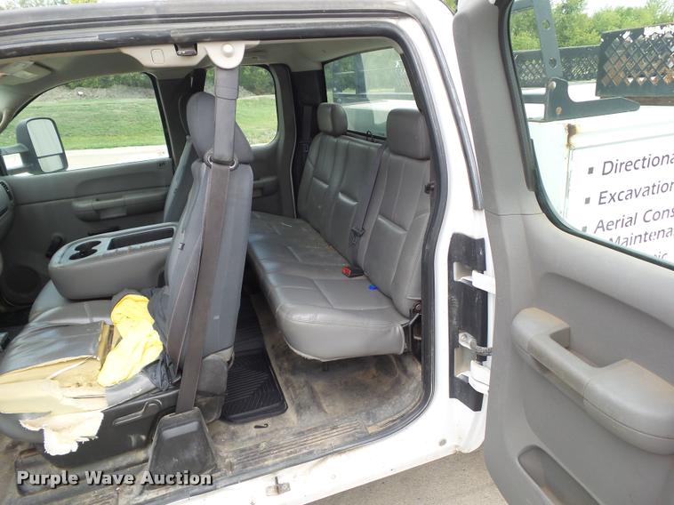image for item L5632 2008 Chevrolet Silverado K2500HD Ext. Cab utility bed pickup truck