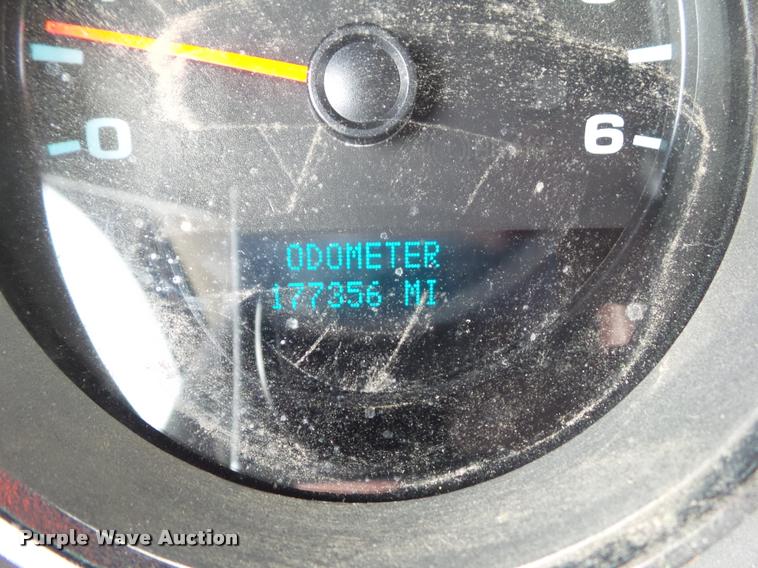 image for item L5632 2008 Chevrolet Silverado K2500HD Ext. Cab utility bed pickup truck