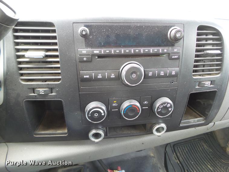 image for item L5632 2008 Chevrolet Silverado K2500HD Ext. Cab utility bed pickup truck