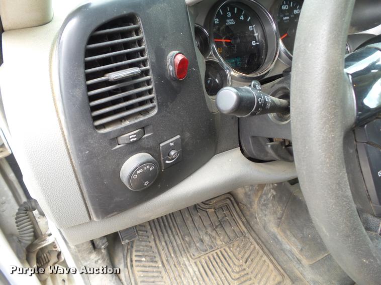 image for item L5632 2008 Chevrolet Silverado K2500HD Ext. Cab utility bed pickup truck