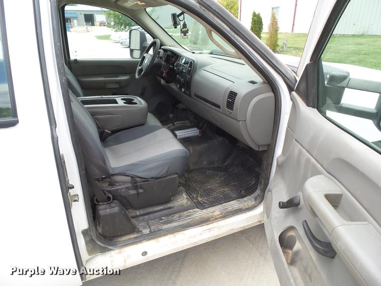 image for item L5632 2008 Chevrolet Silverado K2500HD Ext. Cab utility bed pickup truck