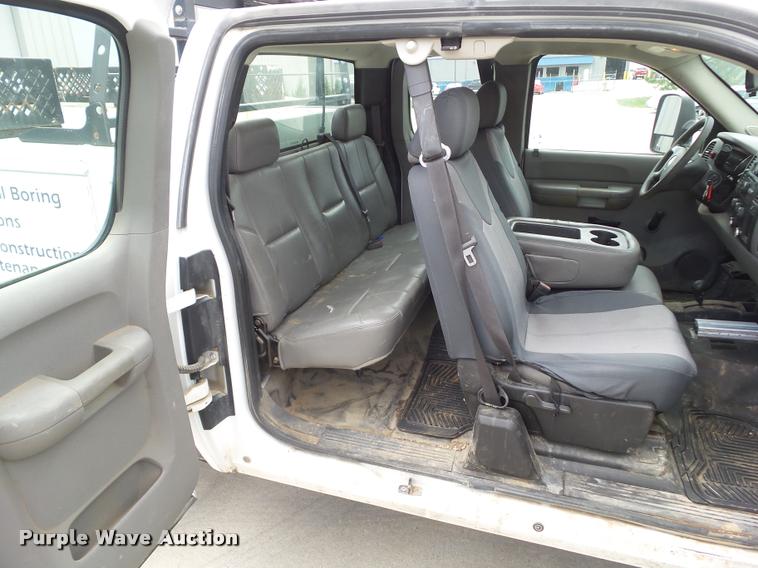 image for item L5632 2008 Chevrolet Silverado K2500HD Ext. Cab utility bed pickup truck
