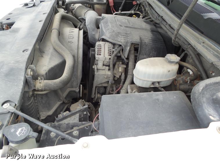 image for item L5632 2008 Chevrolet Silverado K2500HD Ext. Cab utility bed pickup truck