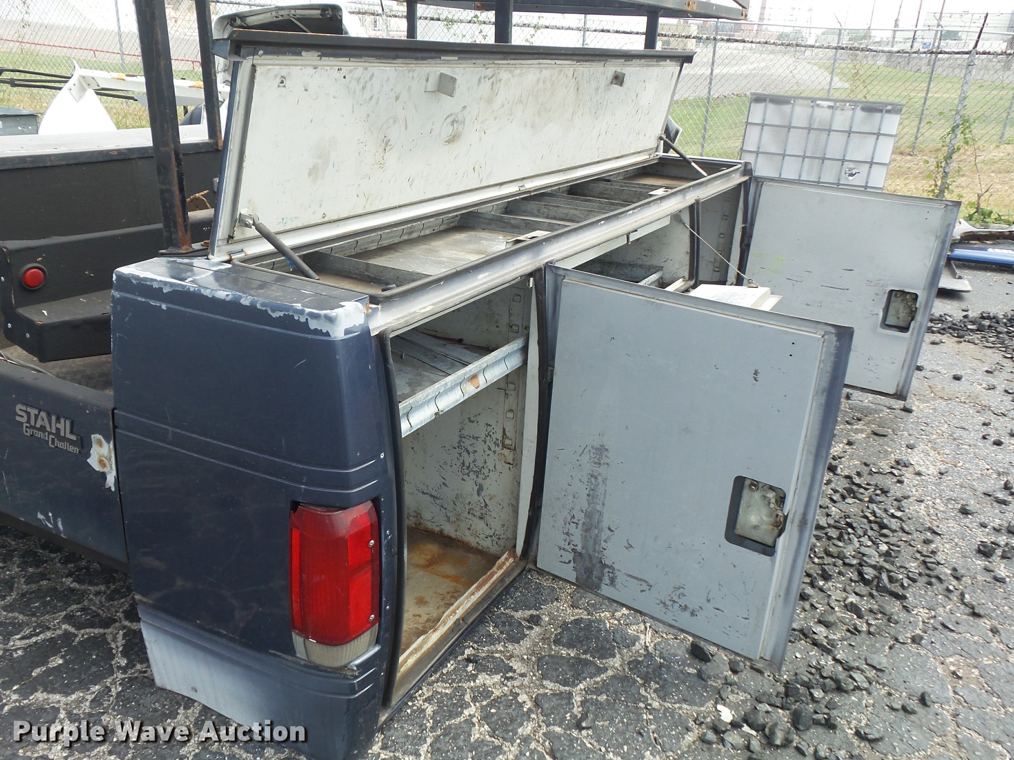 Stahl Grand Challenger utility bed in St. Louis, MO Item DB6494 sold