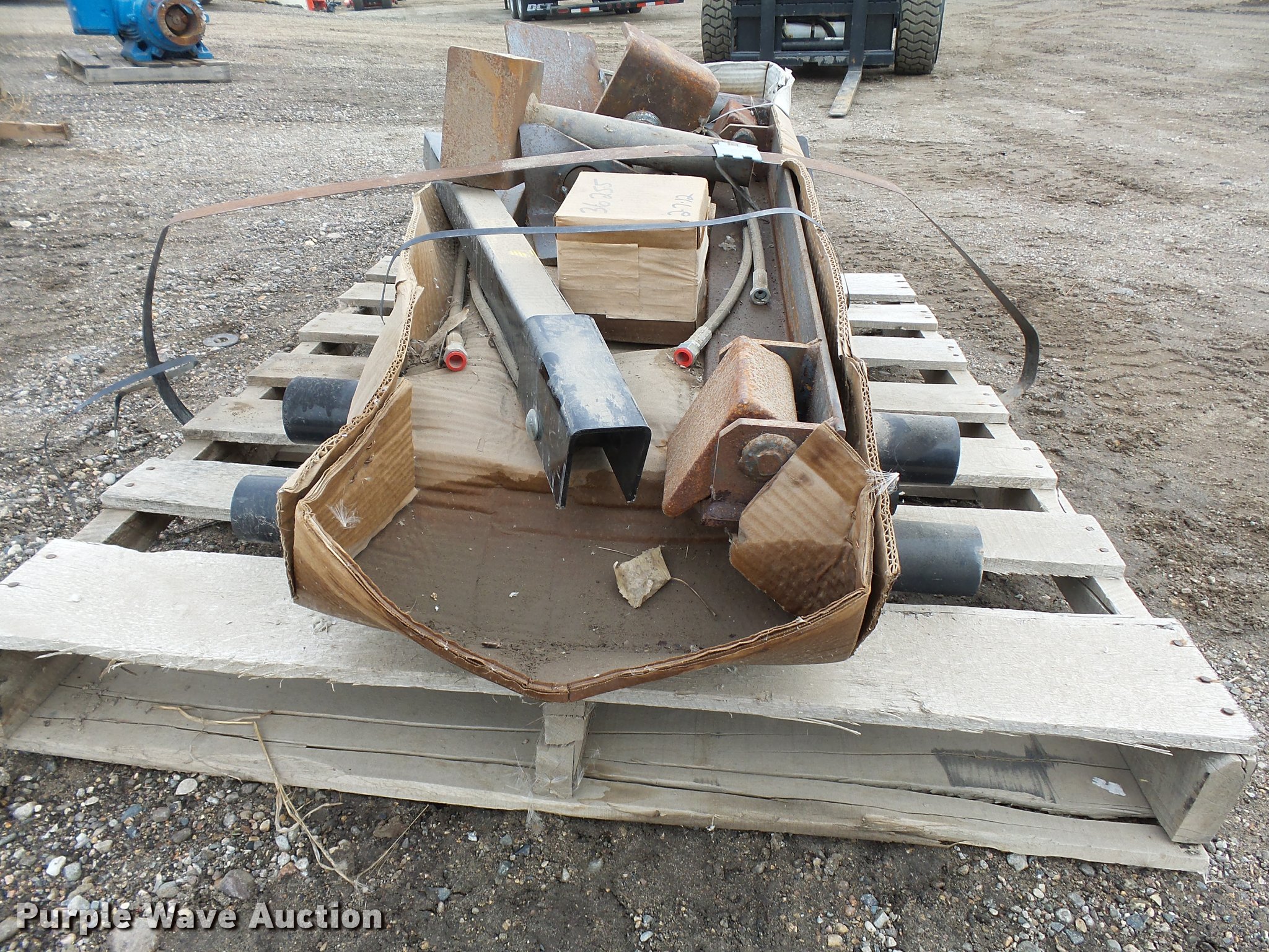 Rugby RR165 scissor hoist in Minot, ND Item DC6435 sold Purple Wave