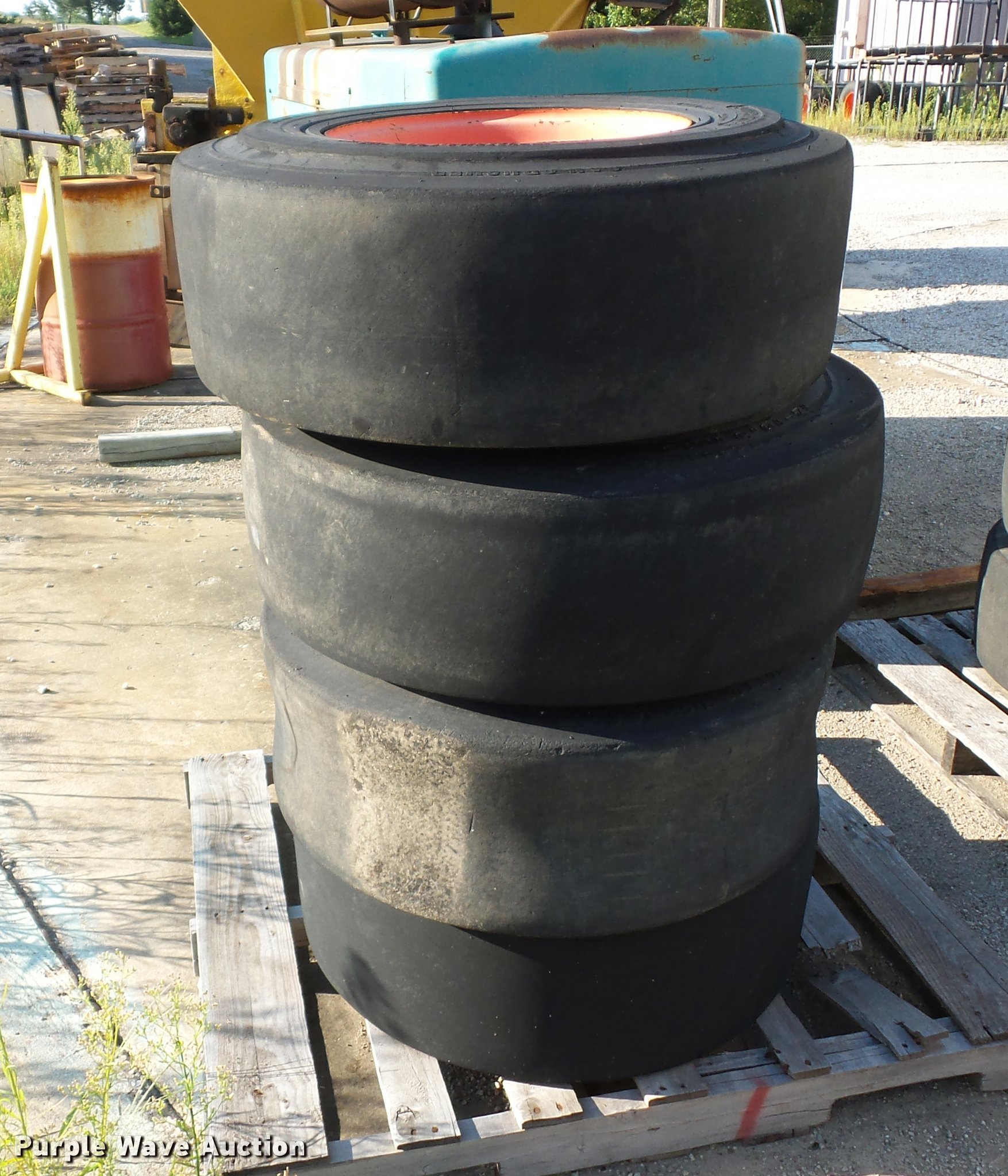 (4) 1216.5 tires and wheels in Lenexa, KS Item DD1612 sold Purple Wave